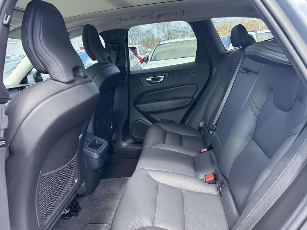 Certified 2023 Volvo XC60 B5 Plus w/ Climate Package image 9