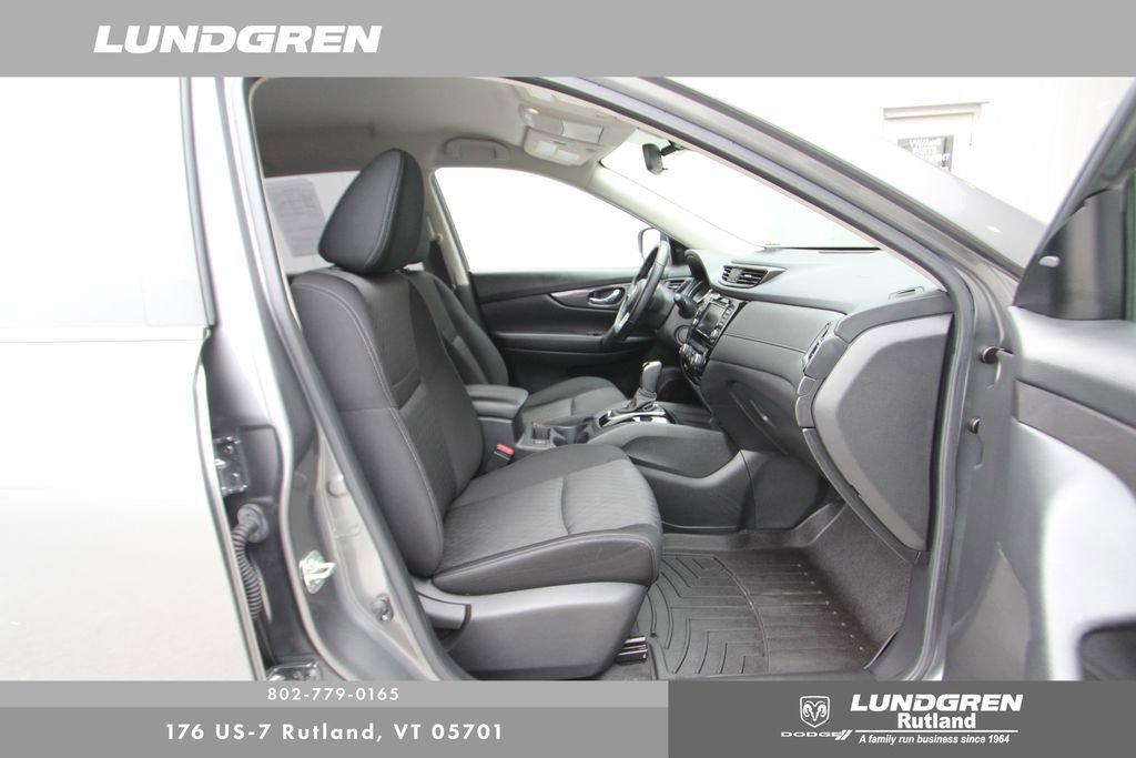 Used 2020 Nissan Rogue SV image 9