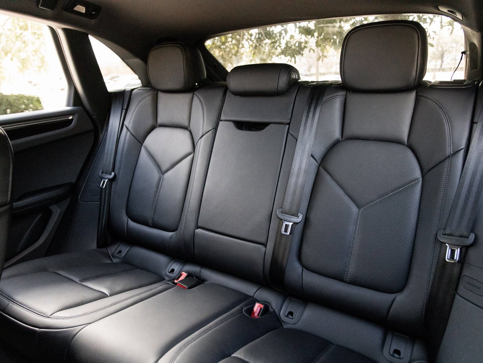 Certified 2026 Porsche Macan AWD/4WD image 28