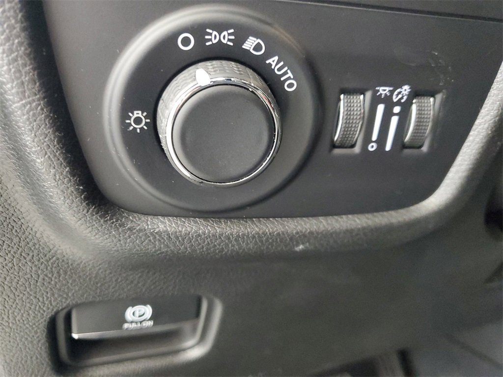 Used 2023 Jeep Grand Cherokee L Laredo image 13