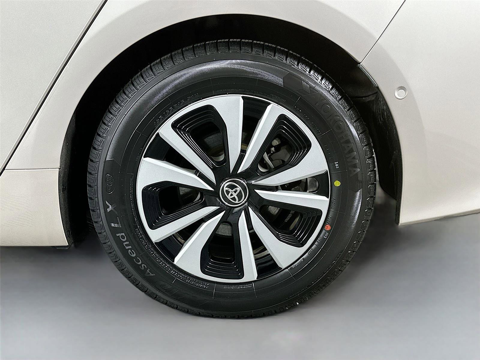 Certified 2019 Toyota Prius Prime Advanced image 30