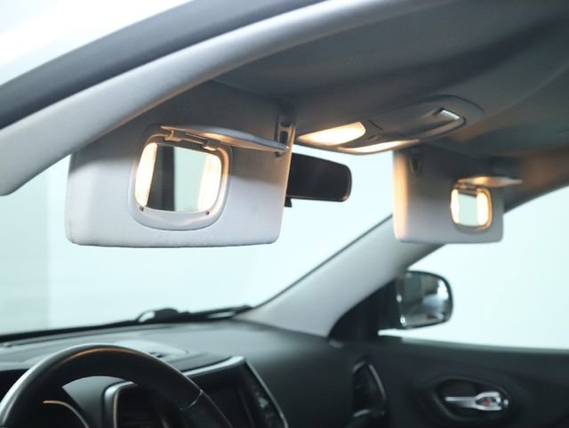 Used 2020 Jeep Cherokee Latitude Plus image 19