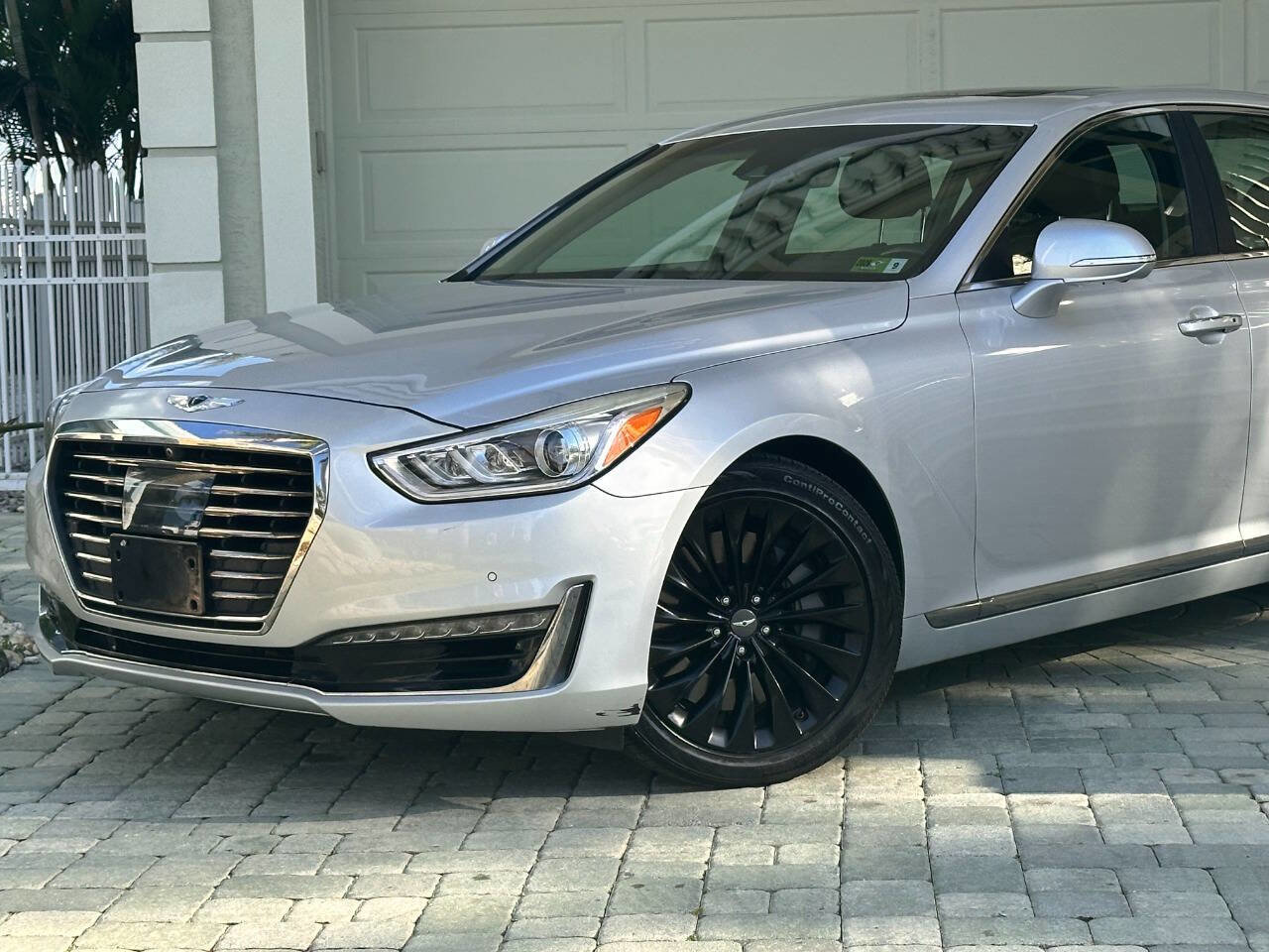 Used 2017 Genesis G90 5.0 Ultimate image 2