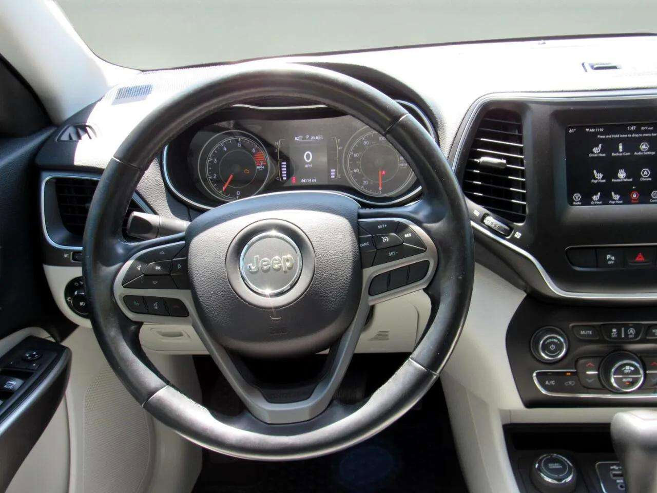 Used 2020 Jeep Cherokee Latitude Plus w/ Comfort/Convenience Group image 19