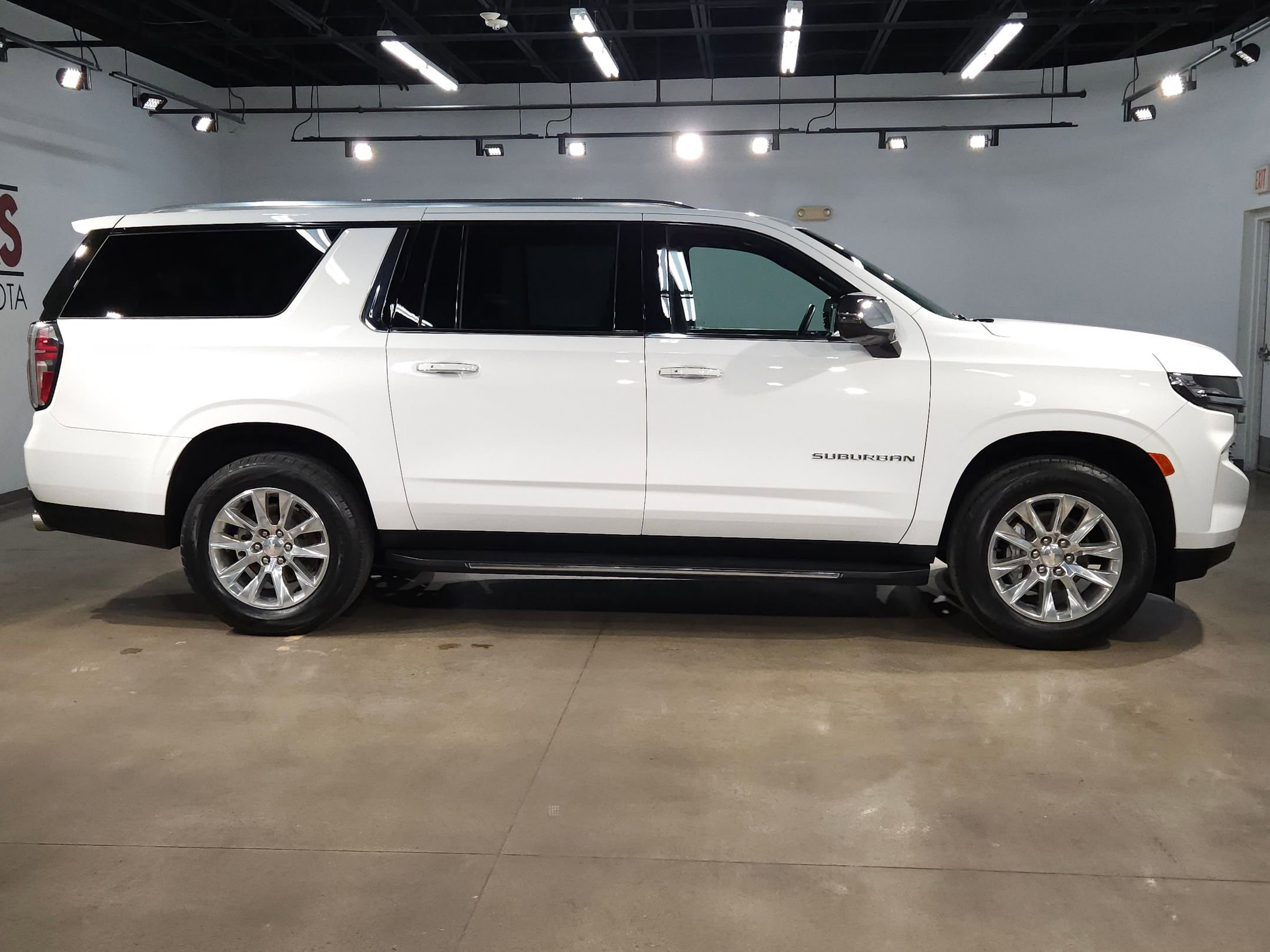 Used 2024 Chevrolet Suburban Premier image 8