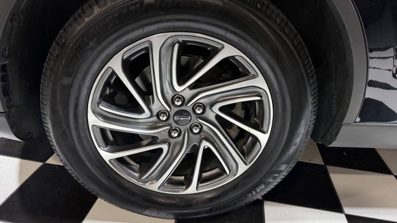 Used 2021 Lincoln Aviator AWD image 32