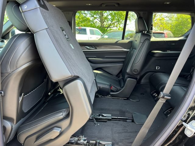 New 2026 Jeep Grand Cherokee L Limited w/ Luxury Tech Group II AWD/4WD image 5