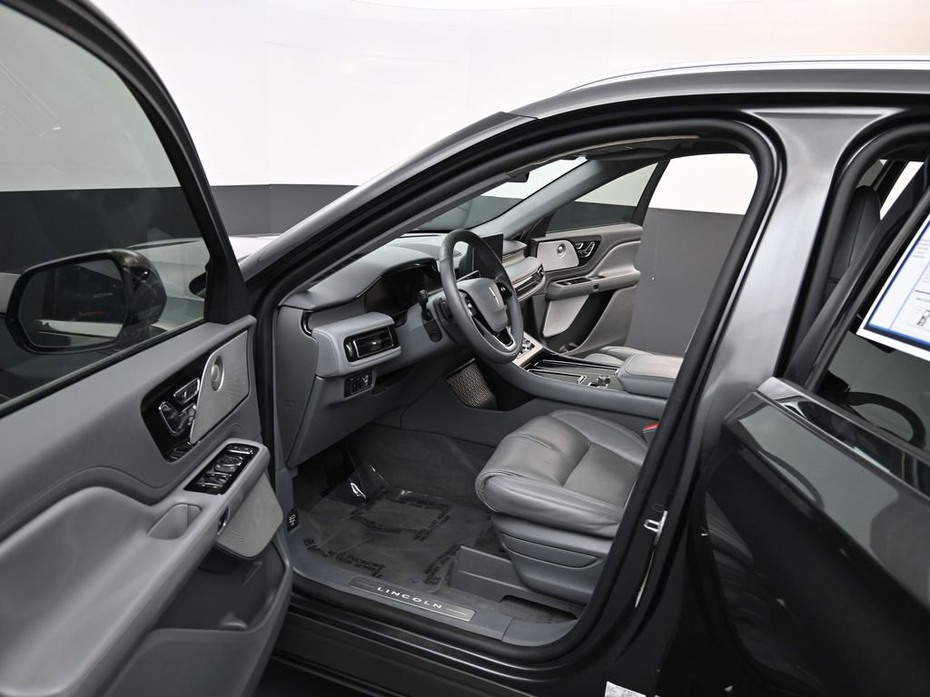Used 2020 Lincoln Aviator Reserve w/ Equipment Group 202A image 12