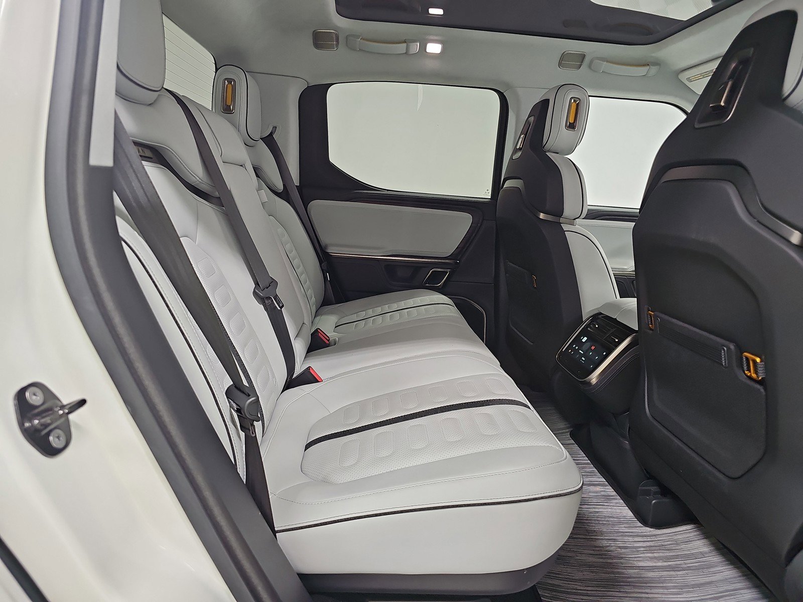 Used 2023 Rivian R1T Adventure image 22