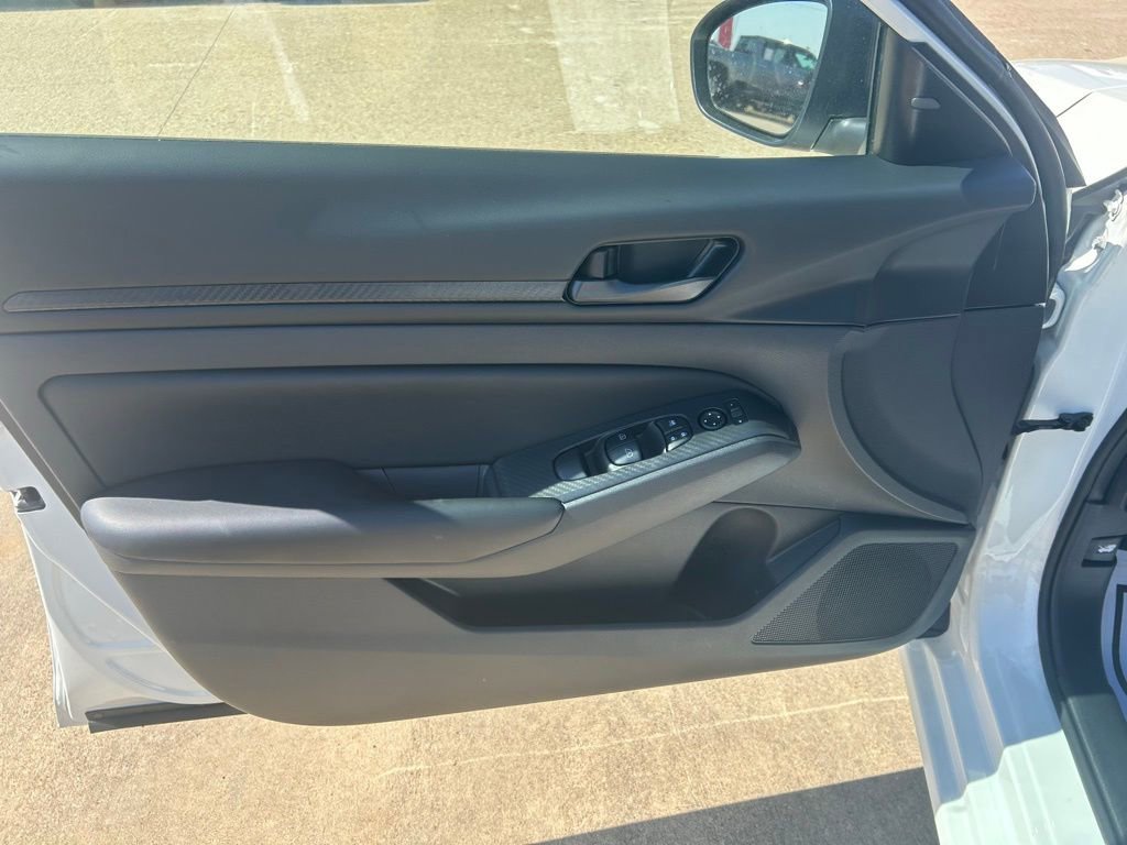 Used 2025 Nissan Altima 2.5 S image 9