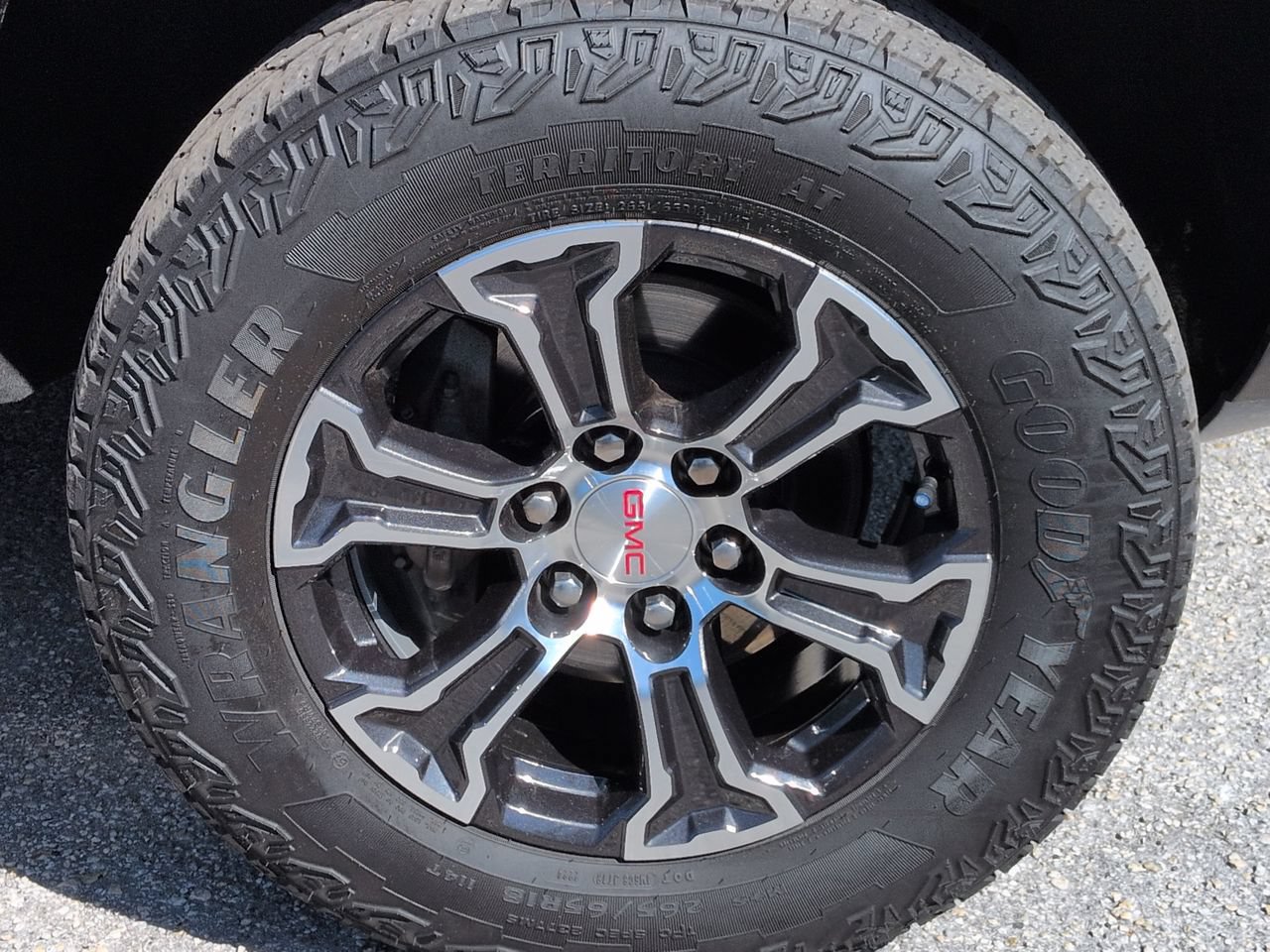 Used 2024 GMC Canyon AT4 AWD/4WD image 11