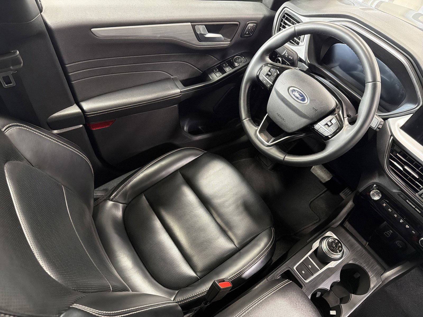 Used 2024 Ford Escape Platinum image 9