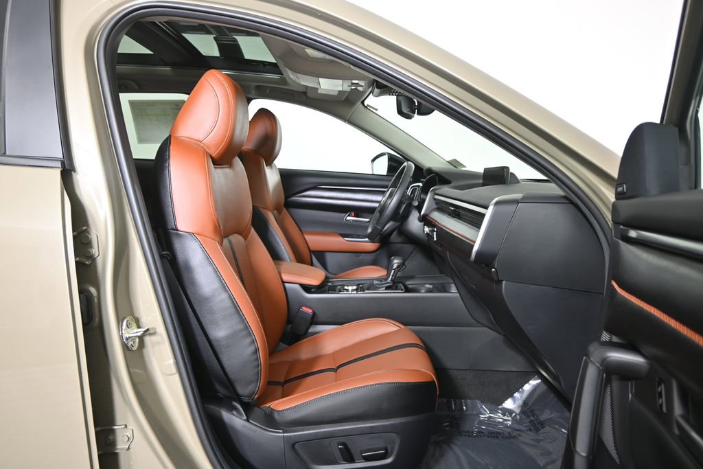 Used 2025 MAZDA CX-50 Meridian Edition w/ Apex Package image 13