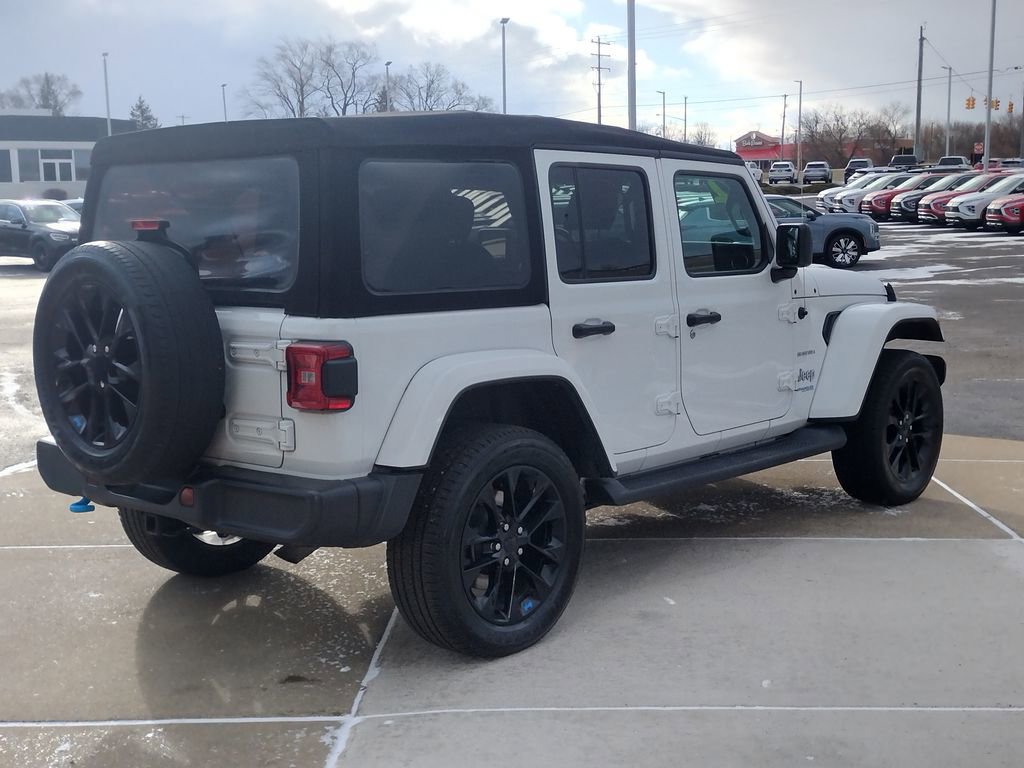 Used 2022 Jeep Wrangler Unlimited Sahara w/ Cold Weather Group image 17