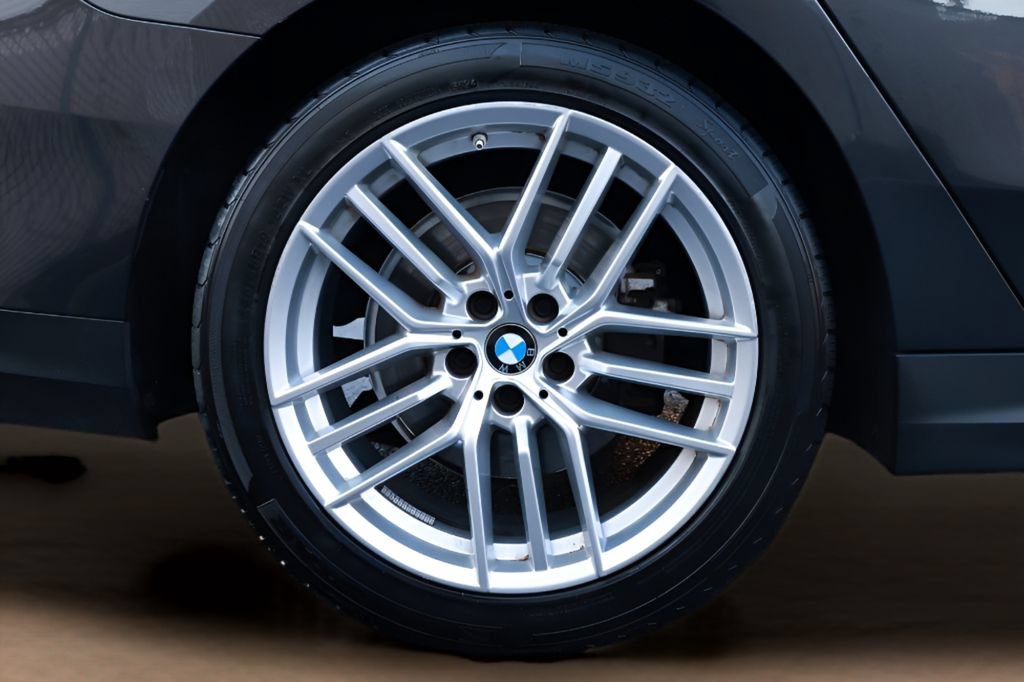 Used 2025 BMW 530i RWD image 39