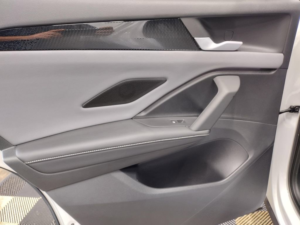 New 2025 Volkswagen Tiguan SE R-Line image 26