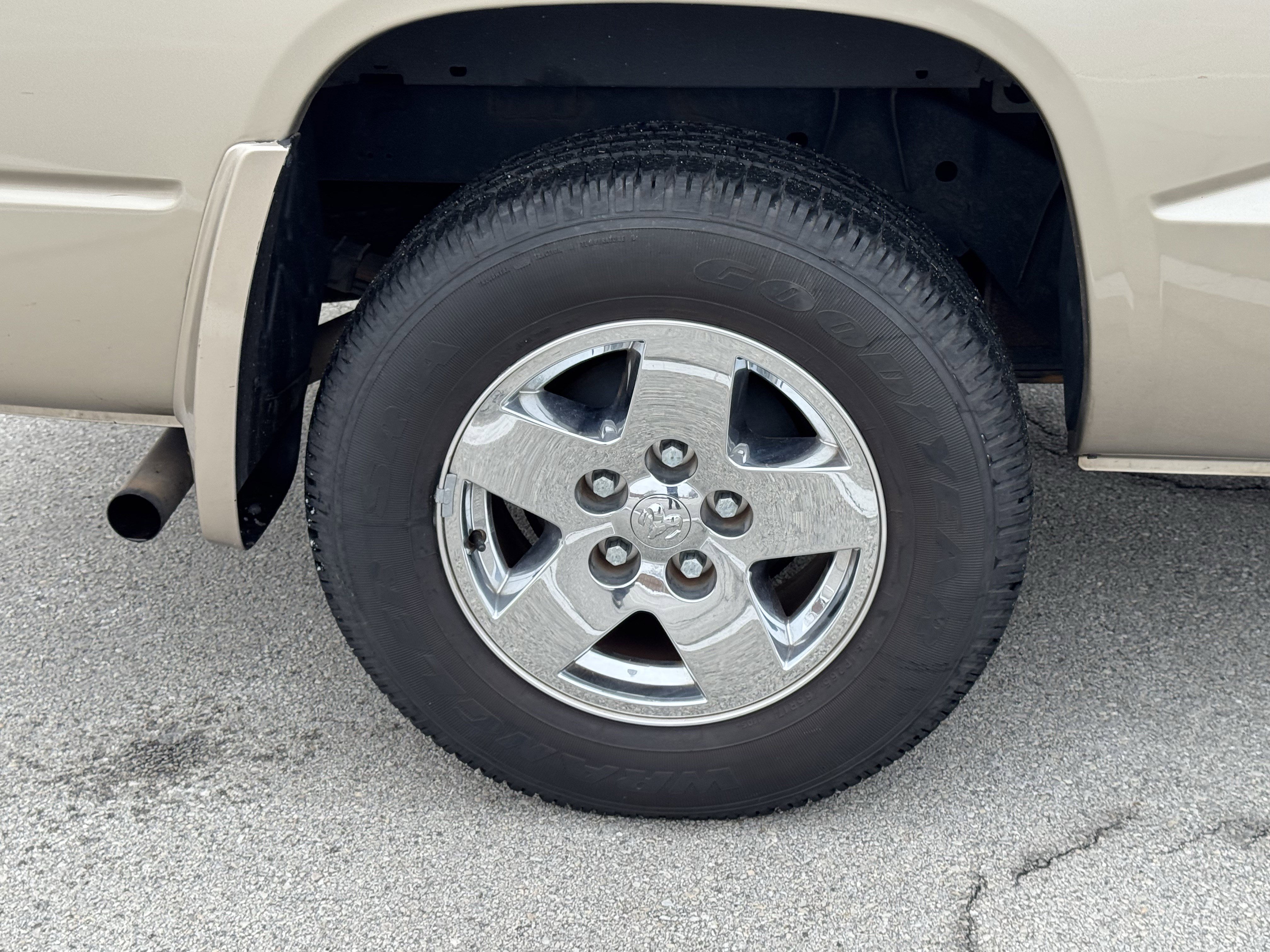 Used 2005 Dodge Dakota Laramie image 36