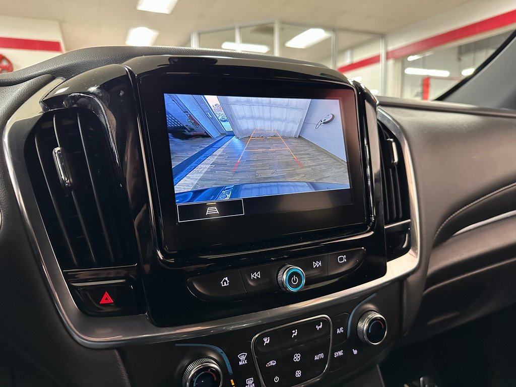 Used 2023 Chevrolet Traverse LT image 25
