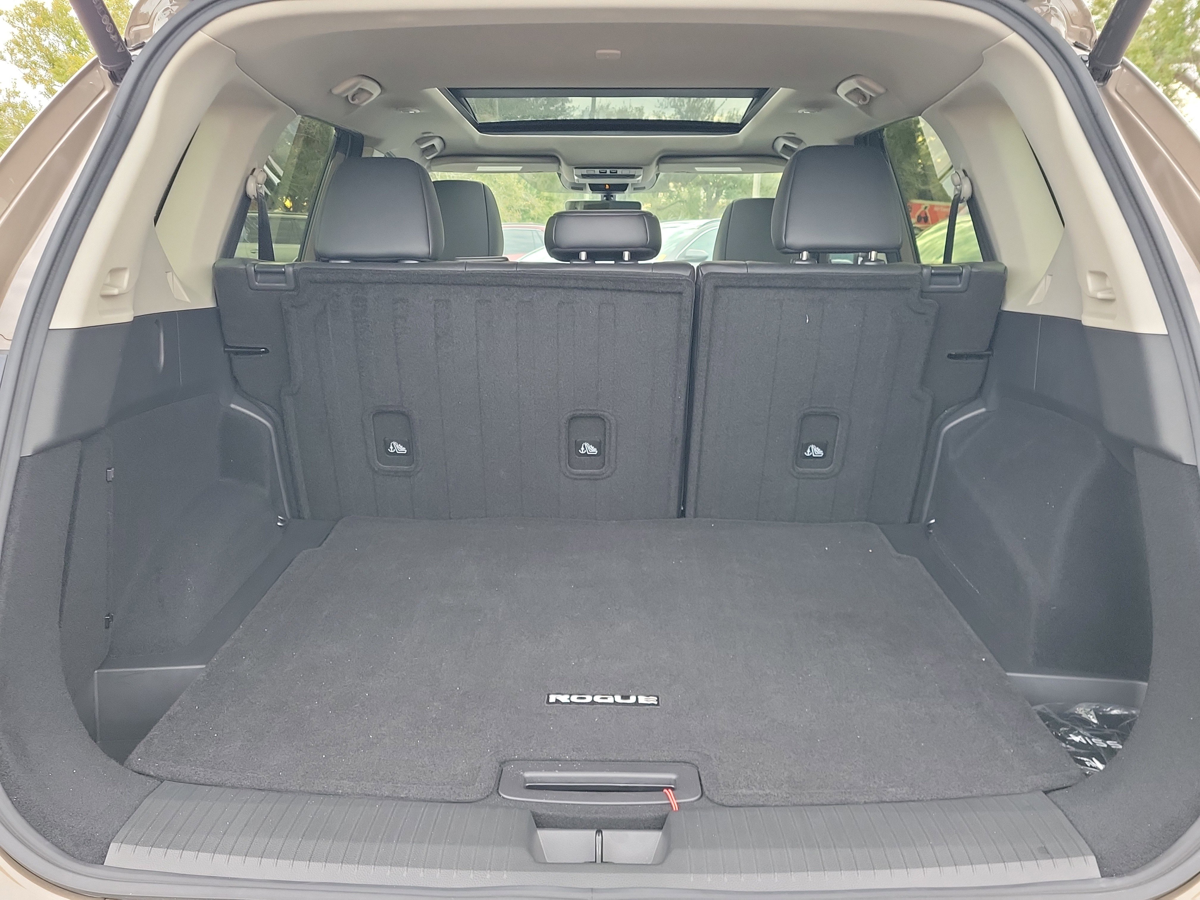 Used 2024 Nissan Rogue SV w/ SV Premium Package image 10