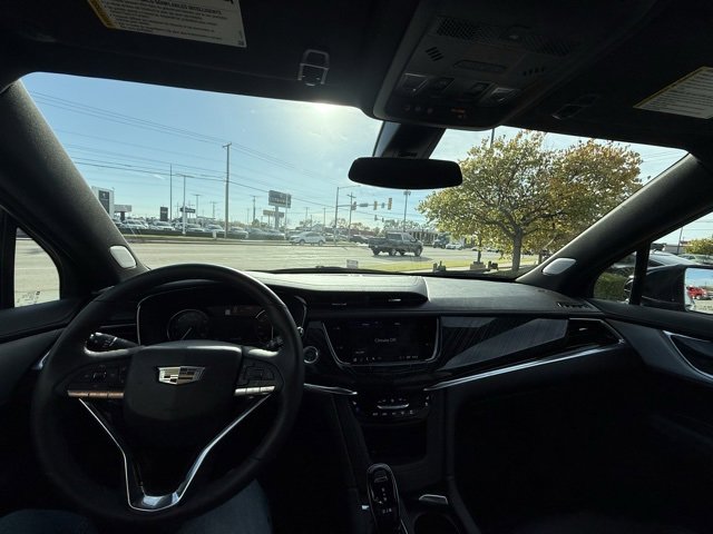 Used 2025 Cadillac XT6 Premium Luxury image 14