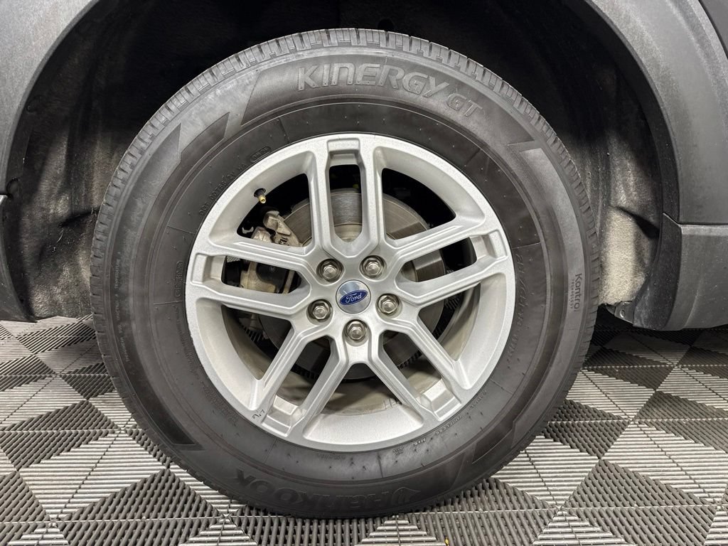 Used 2025 Ford Explorer Active AWD/4WD image 12
