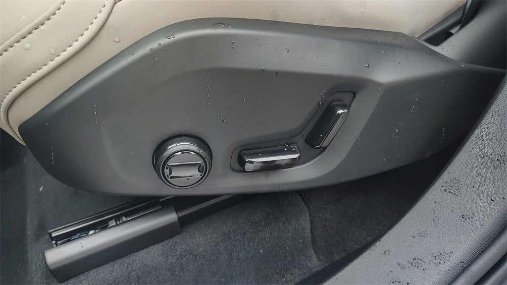 New 2026 Volvo XC90 B6 Plus image 13