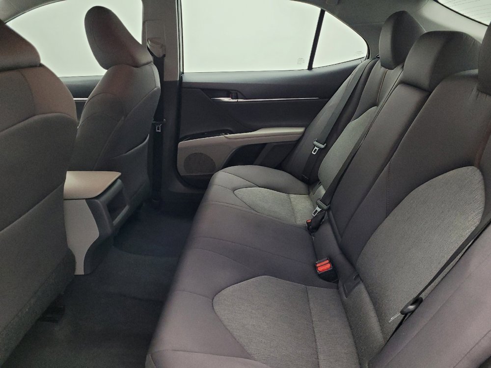 Used 2018 Toyota Camry LE image 18