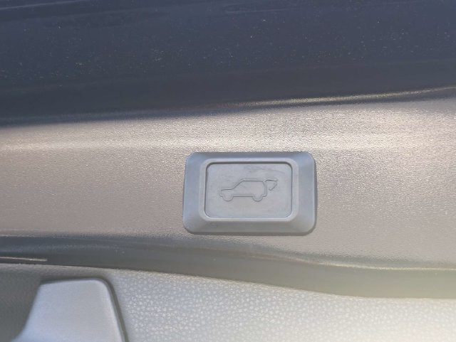 Used 2022 Toyota RAV4 XLE Premium FWD image 14