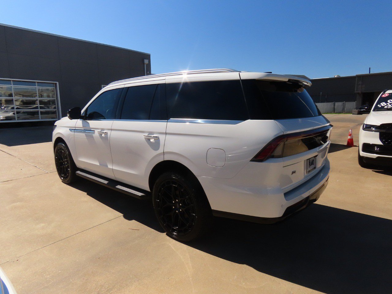New 2026 Lincoln Navigator Premiere AWD/4WD image 17
