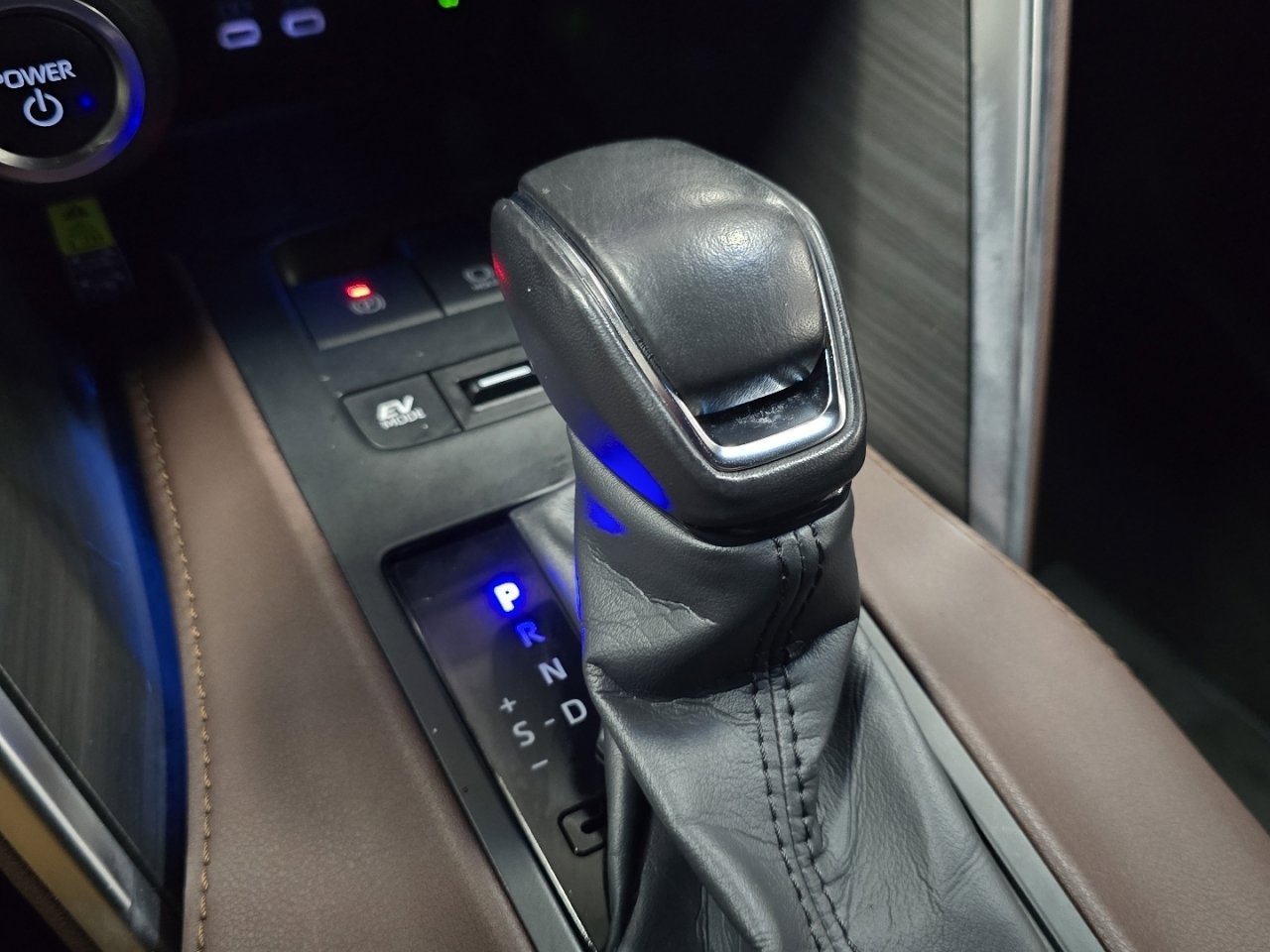 Certified 2024 Toyota Venza LE image 26