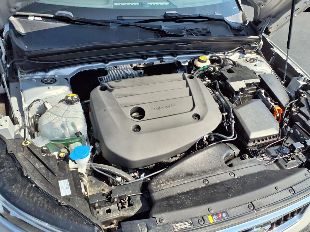 Used 2025 Volvo XC40 B5 Core image 35
