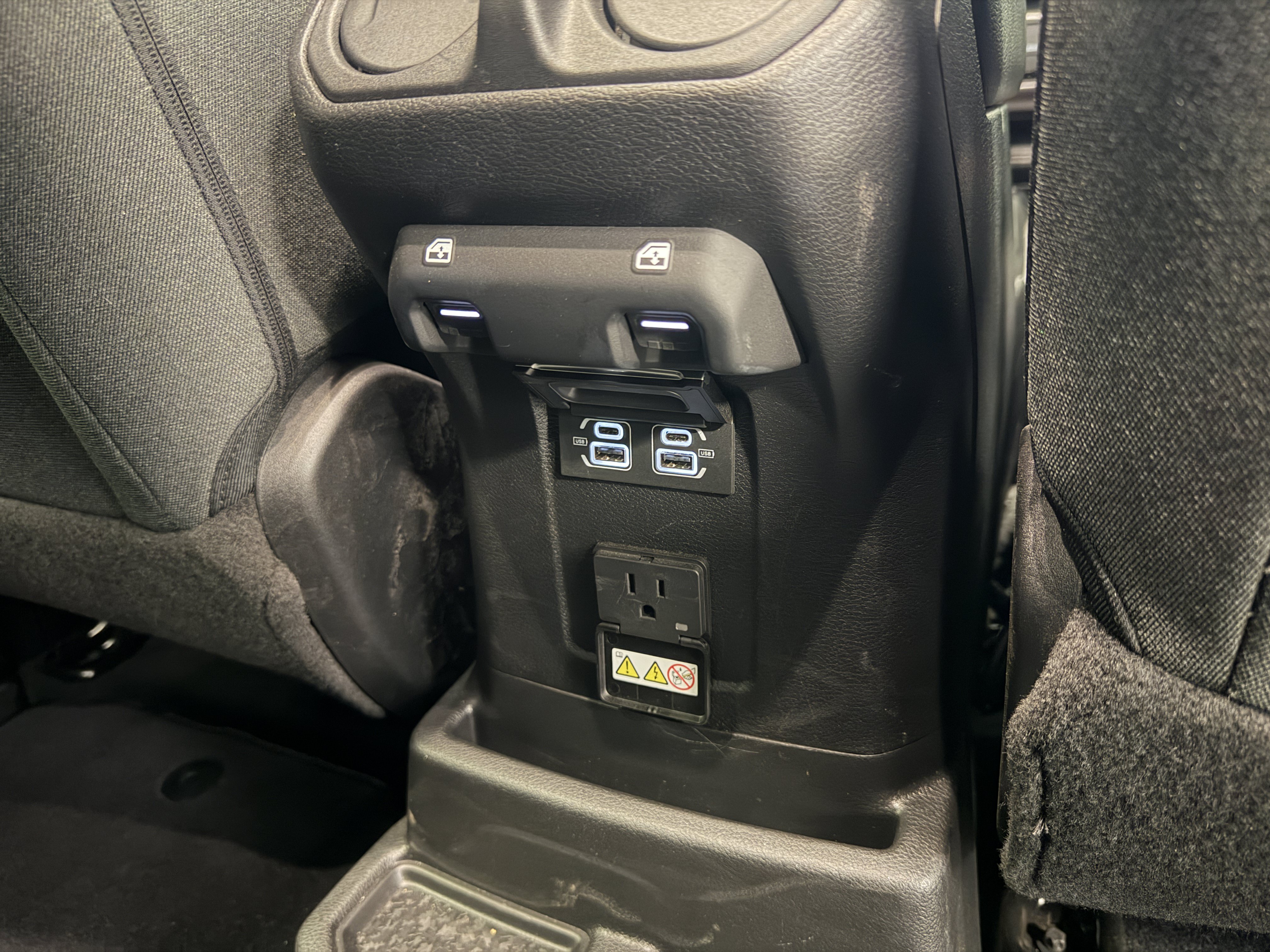 Used 2025 Jeep Wrangler Unlimited Sahara AWD/4WD image 20