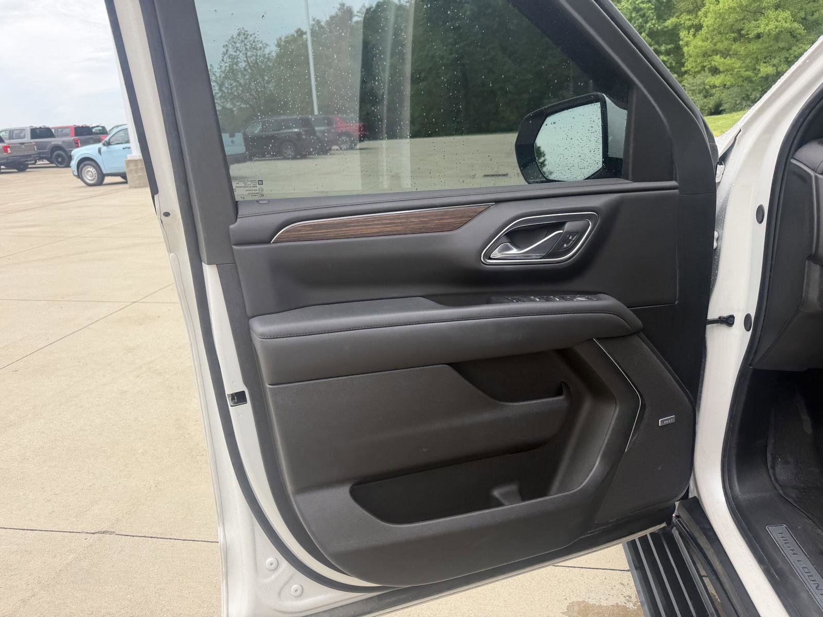 Used 2024 Chevrolet Suburban High Country w/ Premium Package AWD/4WD image 10