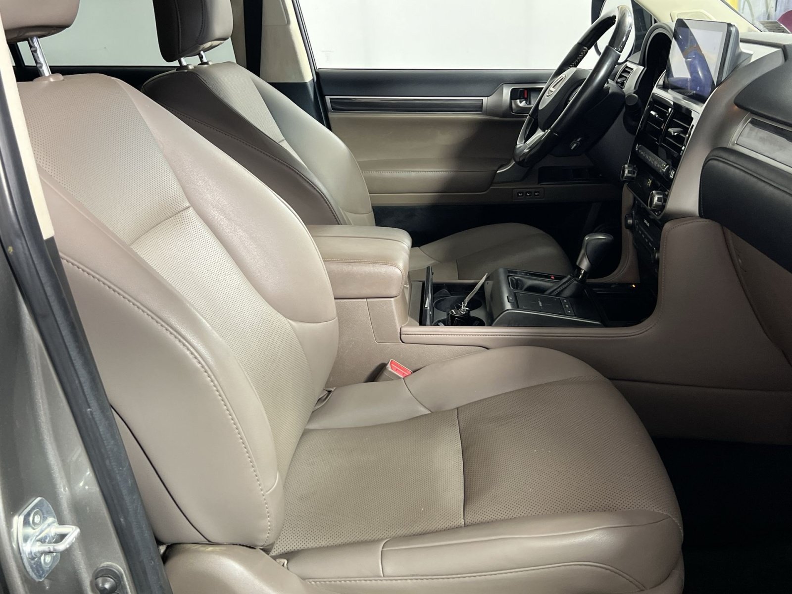 Used 2023 Lexus GX 460 Premium w/ Premium Package AWD/4WD image 28