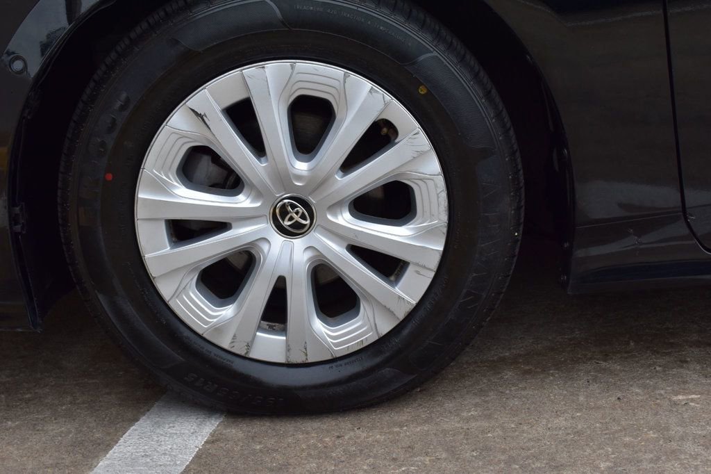 Used 2022 Toyota Prius LE image 11