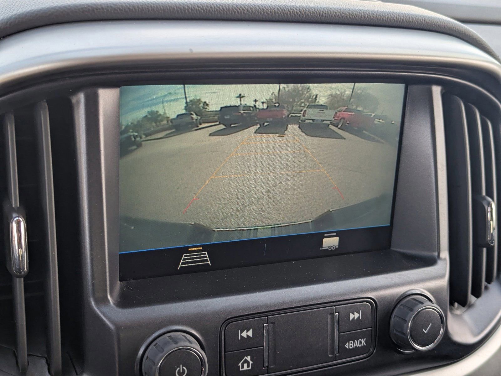 Used 2022 Chevrolet Colorado LT w/ LT Convenience Package image 28