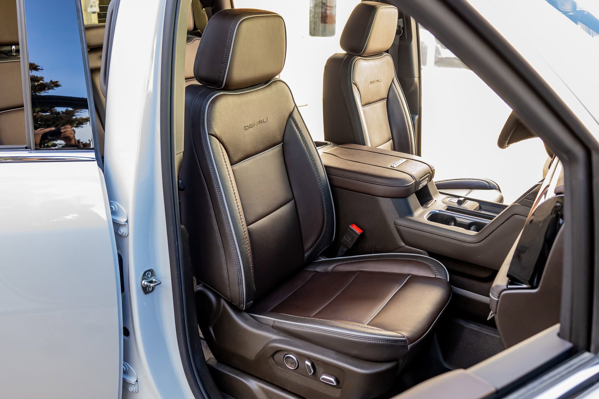 Used 2025 GMC Sierra 3500 Denali w/ Denali Reserve Package image 30