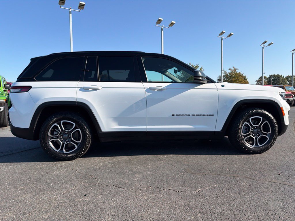 Used 2023 Jeep Grand Cherokee Trailhawk w/ Luxury Tech Group III AWD/4WD image 37