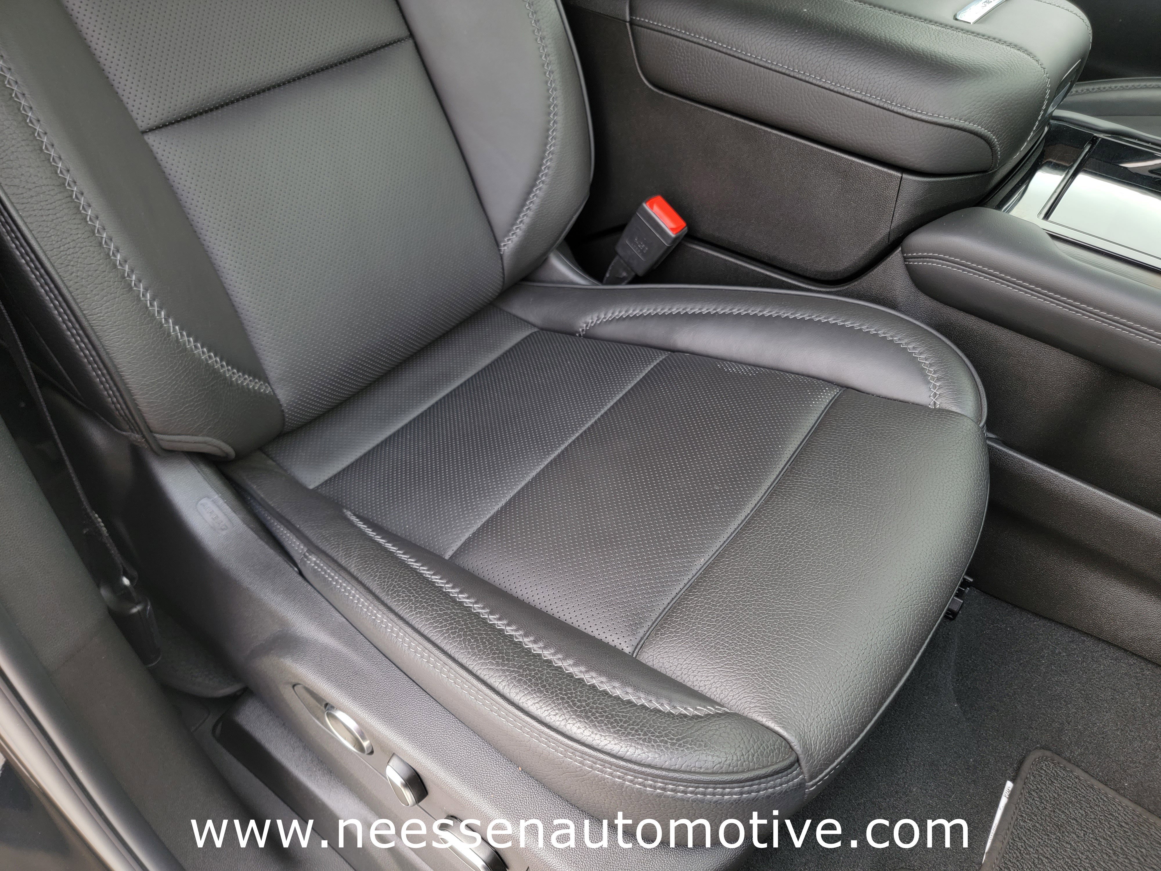 Used 2025 GMC Yukon Denali AWD/4WD image 18