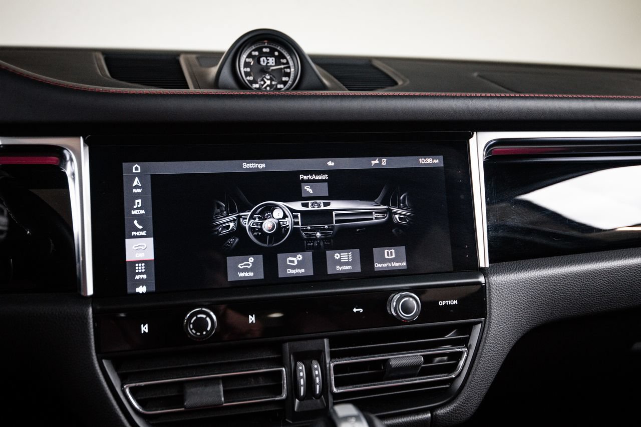 Certified 2023 Porsche Macan AWD/4WD image 18