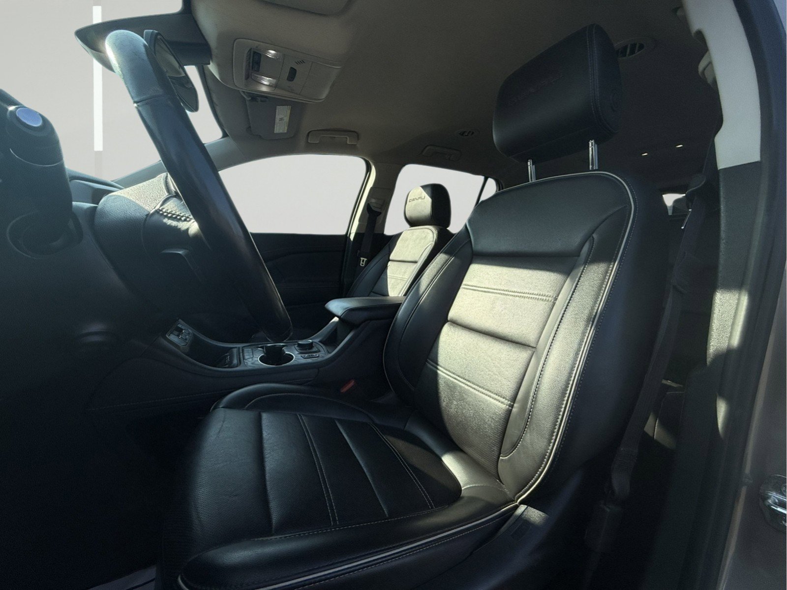 Used 2022 GMC Acadia Denali image 4