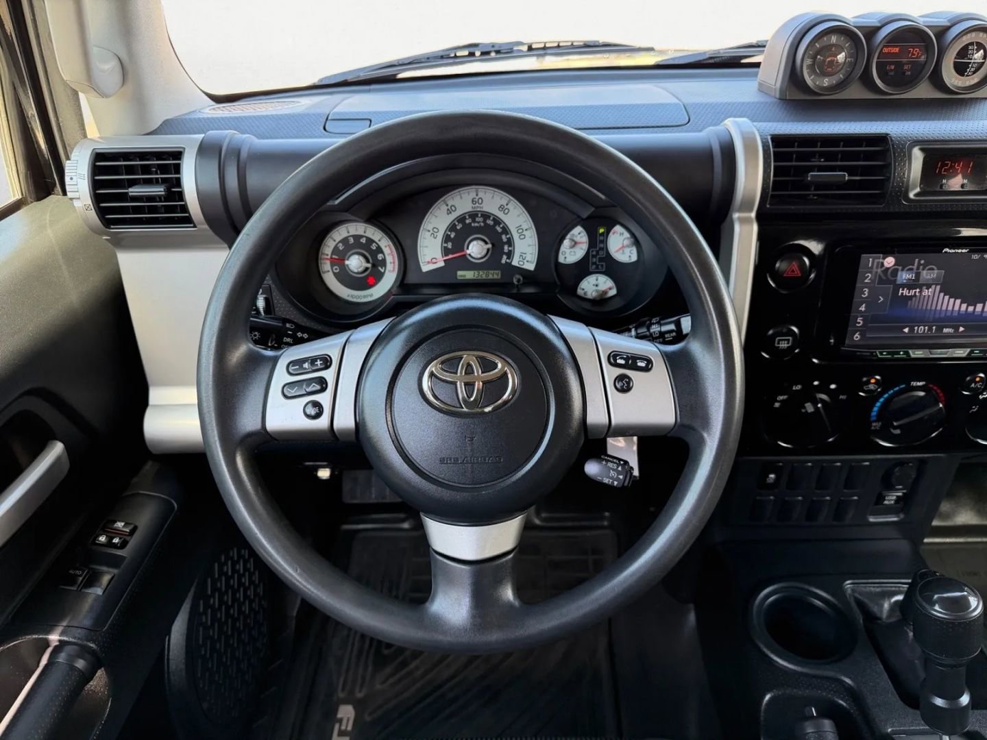 Used 2013 Toyota FJ Cruiser 4WD image 17