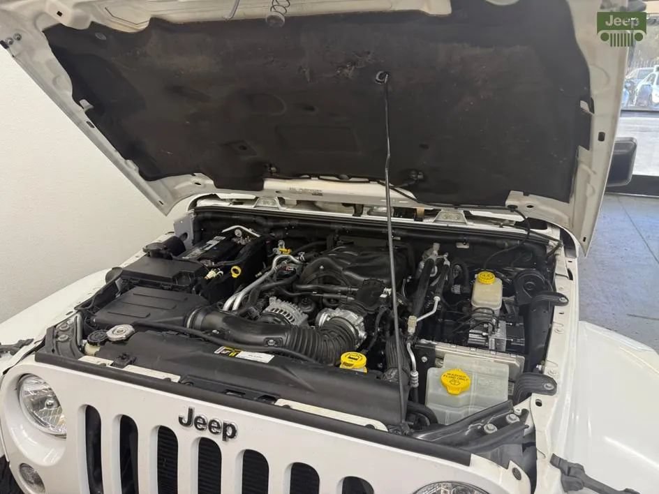 Used 2015 Jeep Wrangler Sahara w/ Connectivity Group AWD/4WD image 26