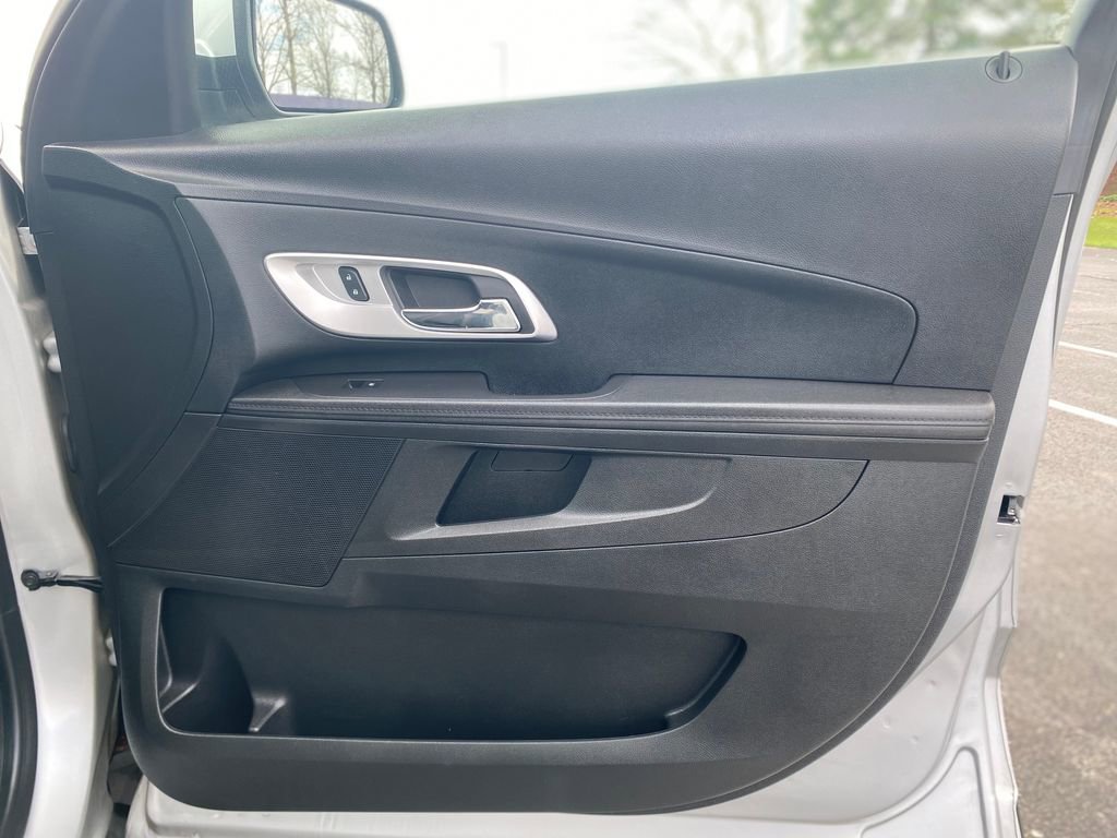 Used 2017 Chevrolet Equinox LT w/ Convenience Package image 9