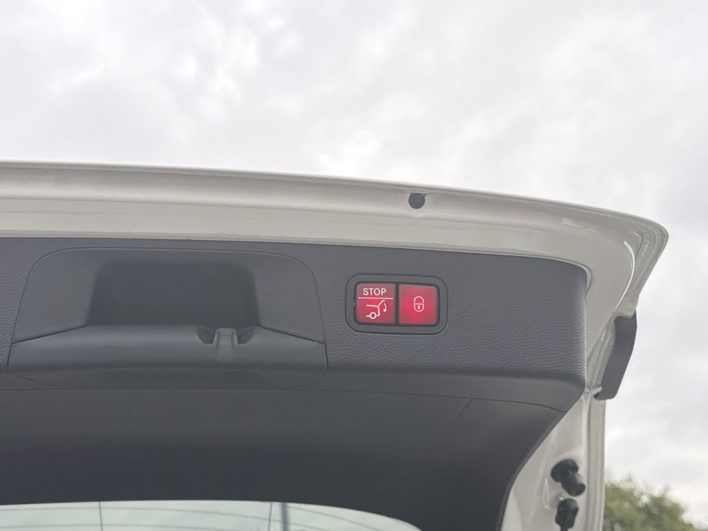 Used 2022 Mercedes-Benz GLC 300 4MATIC image 16