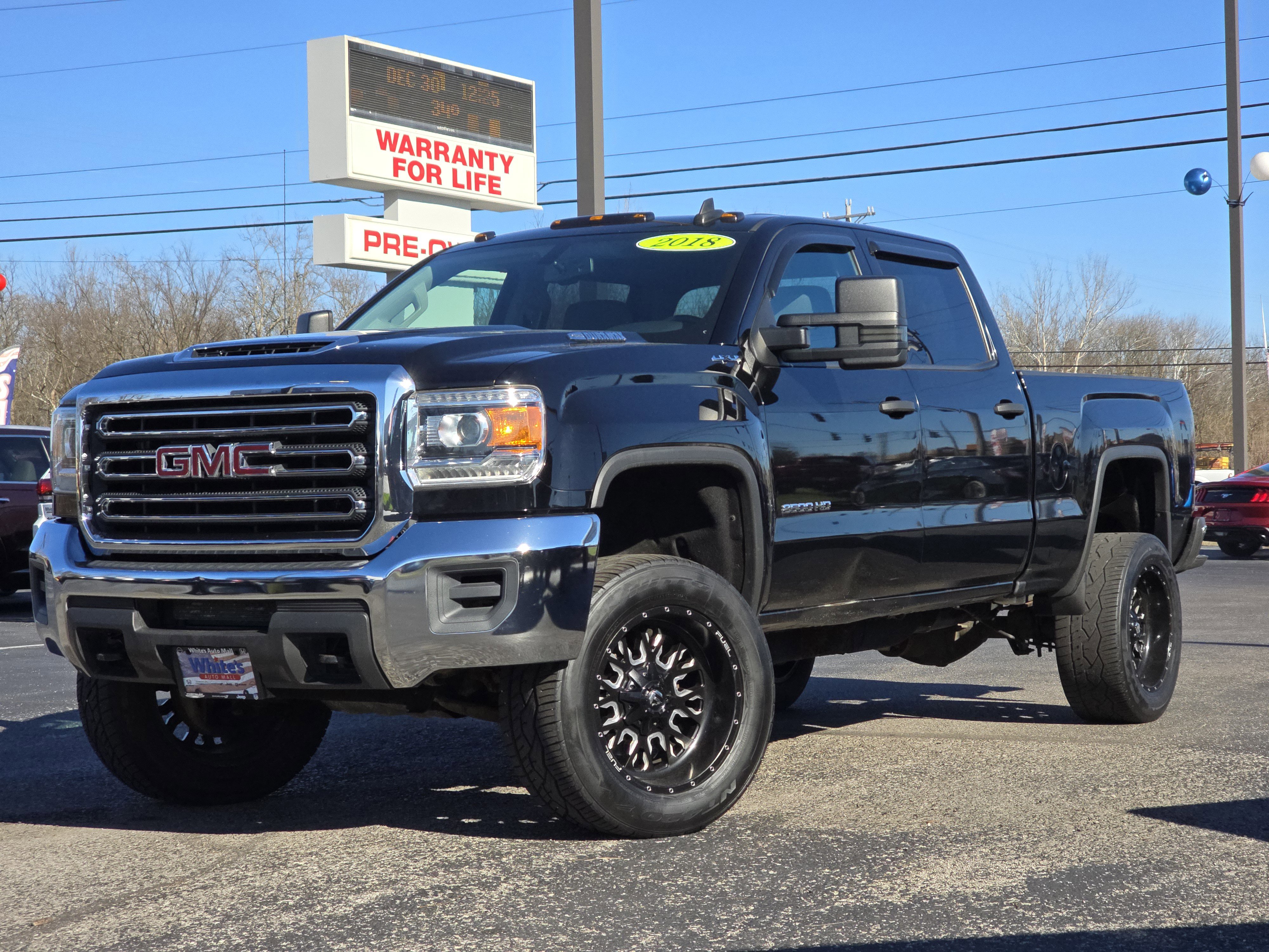 Used 2018 GMC Sierra 2500 4x4 Crew Cab w/ Sierra Convenience Package image 2