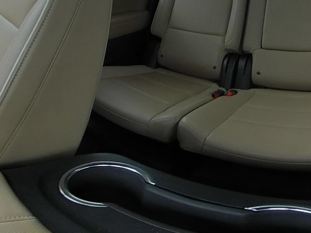 Used 2024 Chevrolet Suburban Premier RWD image 12