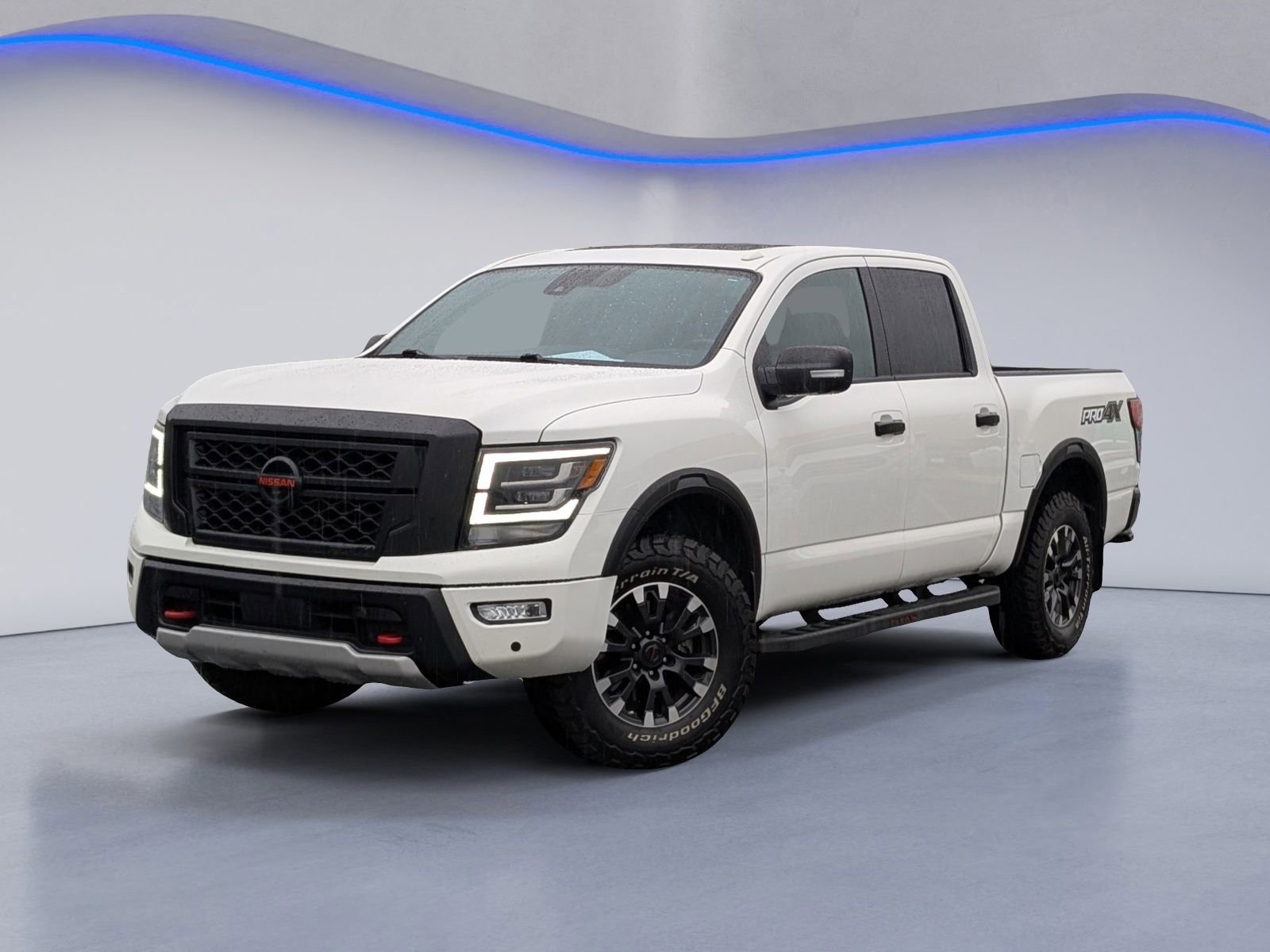 Used 2021 Nissan Titan PRO-4X w/ Pro-4x Convenience Package AWD/4WD image 2