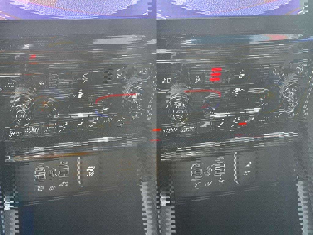 Used 2024 Jeep Grand Cherokee Limited w/ Trailer Tow Package image 17