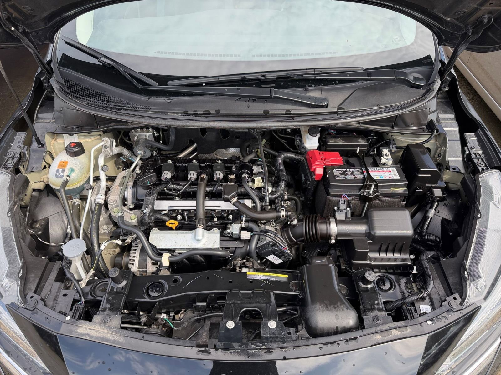 Used 2025 Nissan Versa SV FWD image 30